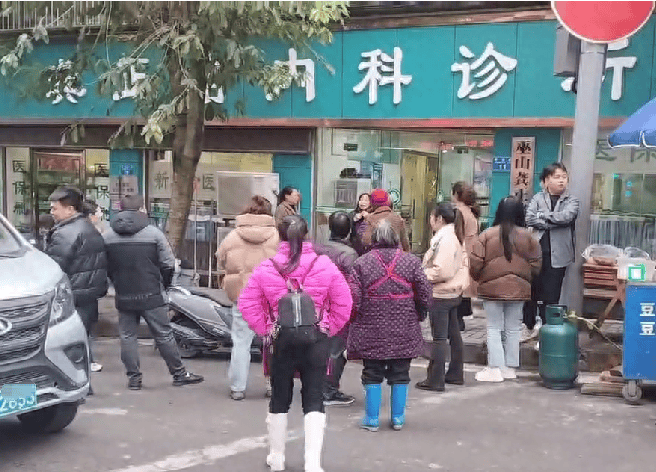 男子肝衰竭死亡<strong></p>
<p>中国民族证券</strong>，家属称曾在诊所中药治疗，卫健委回应医生未取得中医医师资格且涉嫌篡改处方，已立案调查