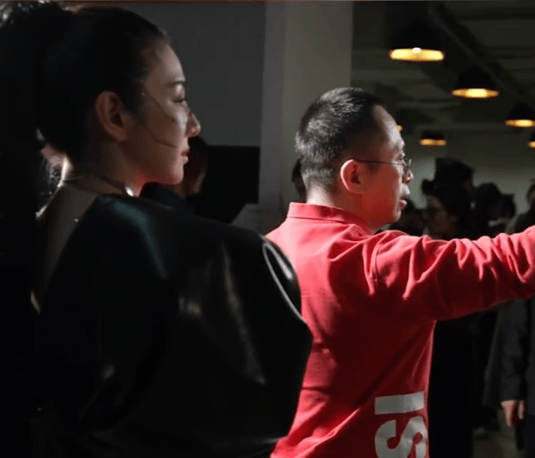 周鸿祎回应参演的短剧辣眼睛：黄奕诱惑<strong></p>
<p>虚拟币短线</strong>我的剧情是DeepSeek设计的