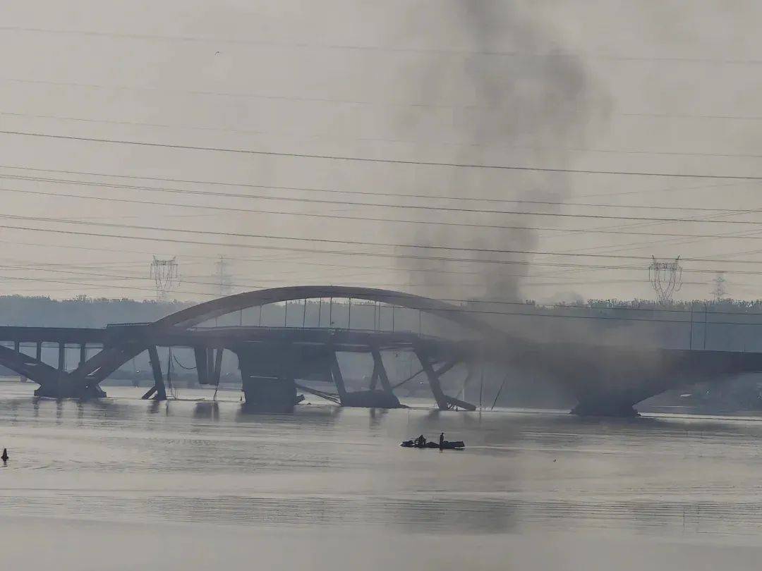 北京潮白河大桥部分路段起火坍塌<strong></p>
<p>虚拟币禁止交易</strong>，官方：原因正调查