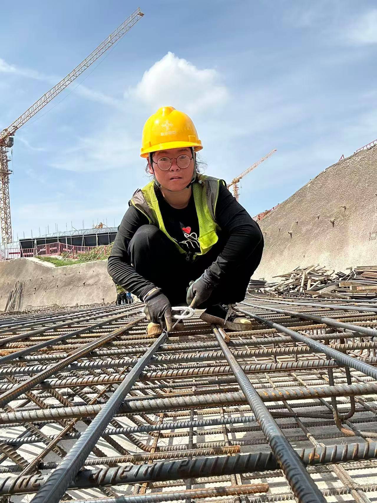 00后女孩工地绑钢筋5年成家里经济支柱：汗水流进眼睛特别疼<strong></p>
<p>虚拟币ug</strong>，工友让我干轻松的活