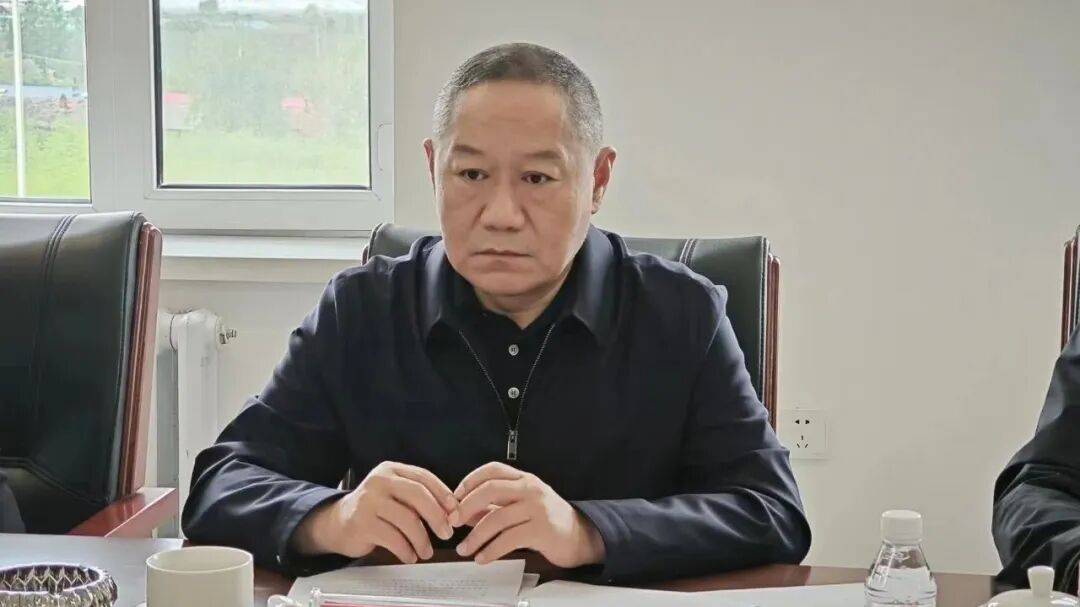 副局长赵德全邀请7名同事、朋友去某场所进行娱乐活动<strong></p>
<p>买卖虚拟币</strong>，花了1.71万，由管理和服务对象支付