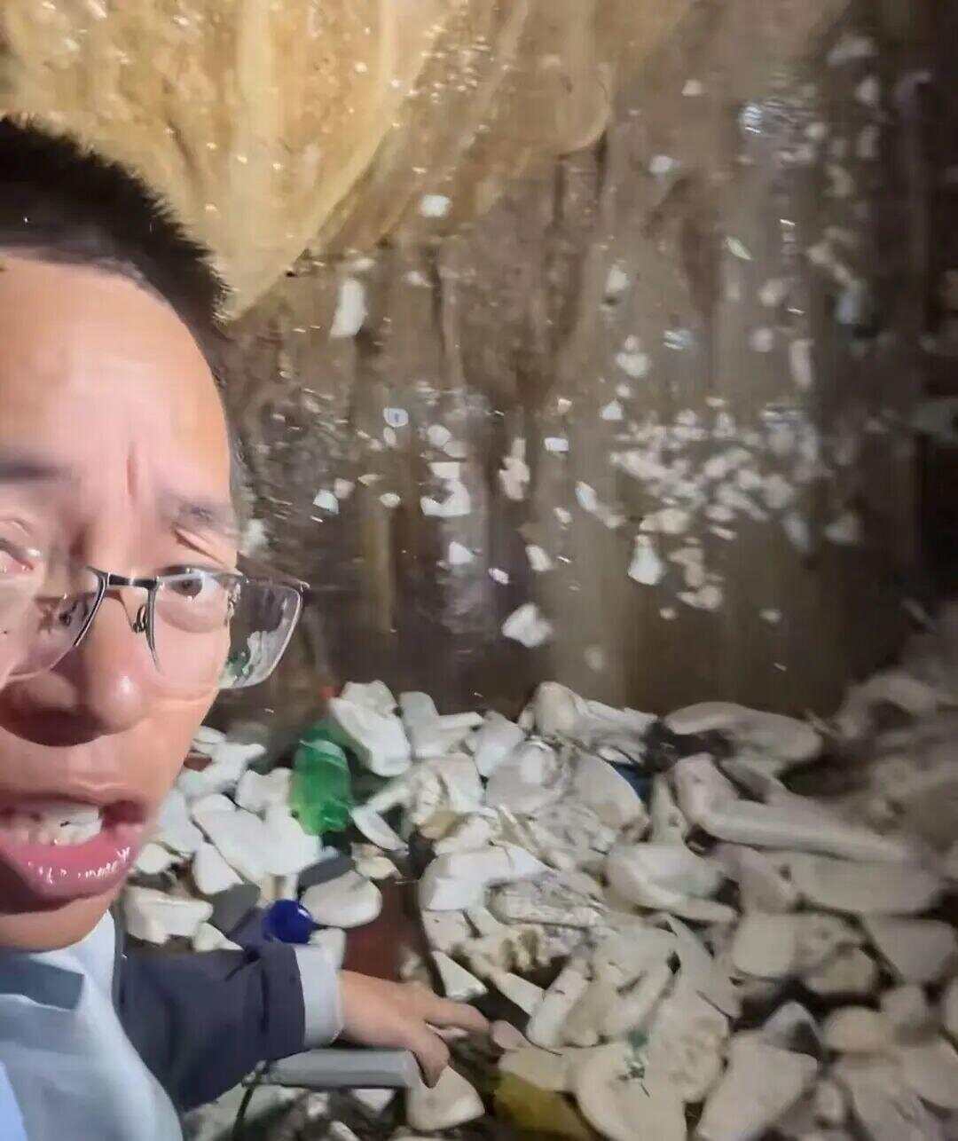 网友曝光溶洞垃圾成山、粪便满地<strong></p>
<p>虚拟币猴币</strong>，“至少十层楼高”！官方通报