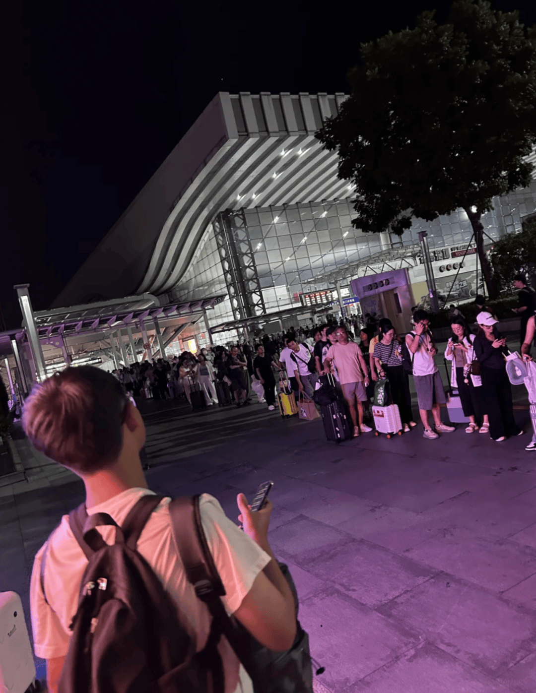 深圳北站凌晨返深被刷爆<strong></p>
<p>马来西亚虚拟币</strong>！附近叫车超200人？别慌！公交地铁加班护送