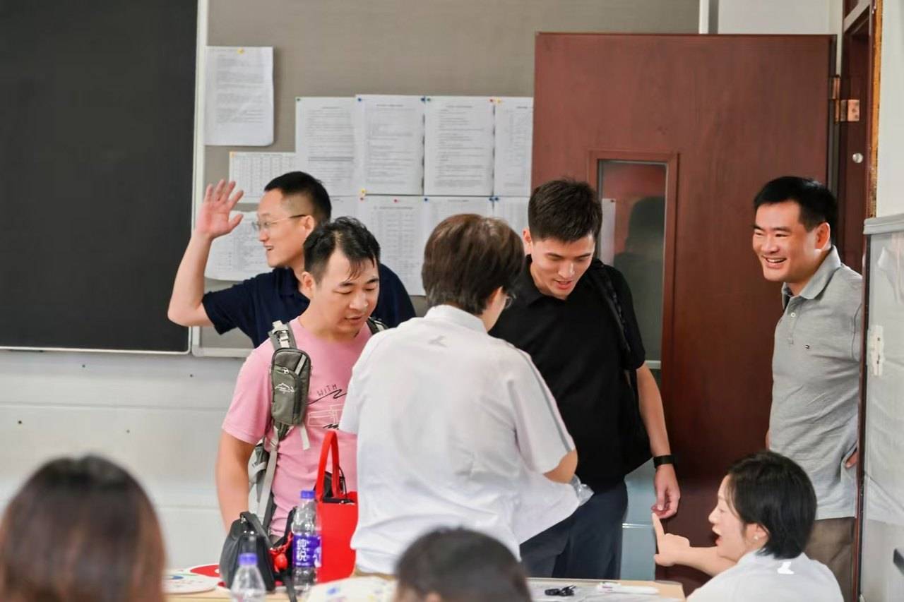 那个让老师骄傲的“调皮”班级！30年同学聚会<strong></p>
<p>虚拟币软件开发</strong>，还伴有一封来自贵州的感谢信