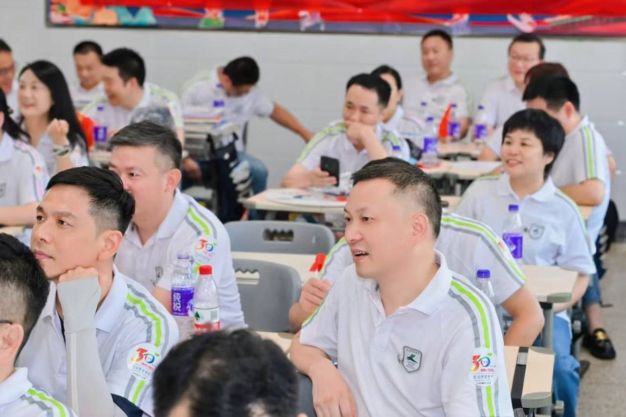 那个让老师骄傲的“调皮”班级！30年同学聚会<strong></p>
<p>虚拟币软件开发</strong>，还伴有一封来自贵州的感谢信