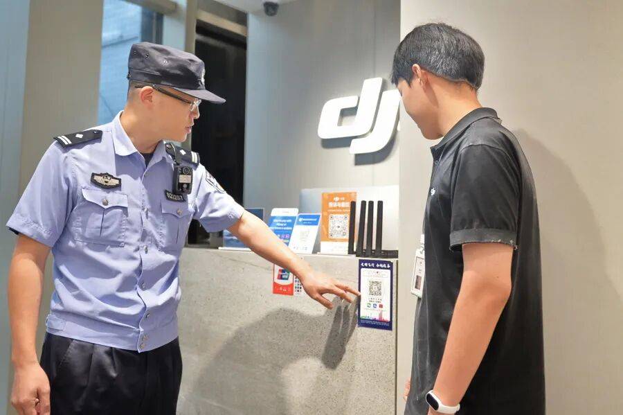 突然群发<strong></p>
<p>虚拟币买哪个</strong>！大批上海市民收到警方短信！全市爆火网红已被锁定...有爸爸因孩子违规被罚款
