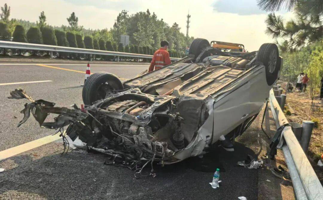 “我撒谎天打雷劈！”男子高速突然强行变道致翻车<strong></p>
<p>熵虚拟币</strong>，反诬赖对方