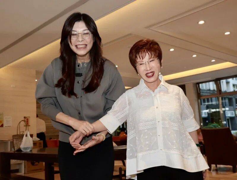 到底支持谁当党主席？当着郑丽文的面<strong></p>
<p>创建虚拟币</strong>，洪秀柱说出了自己的答案