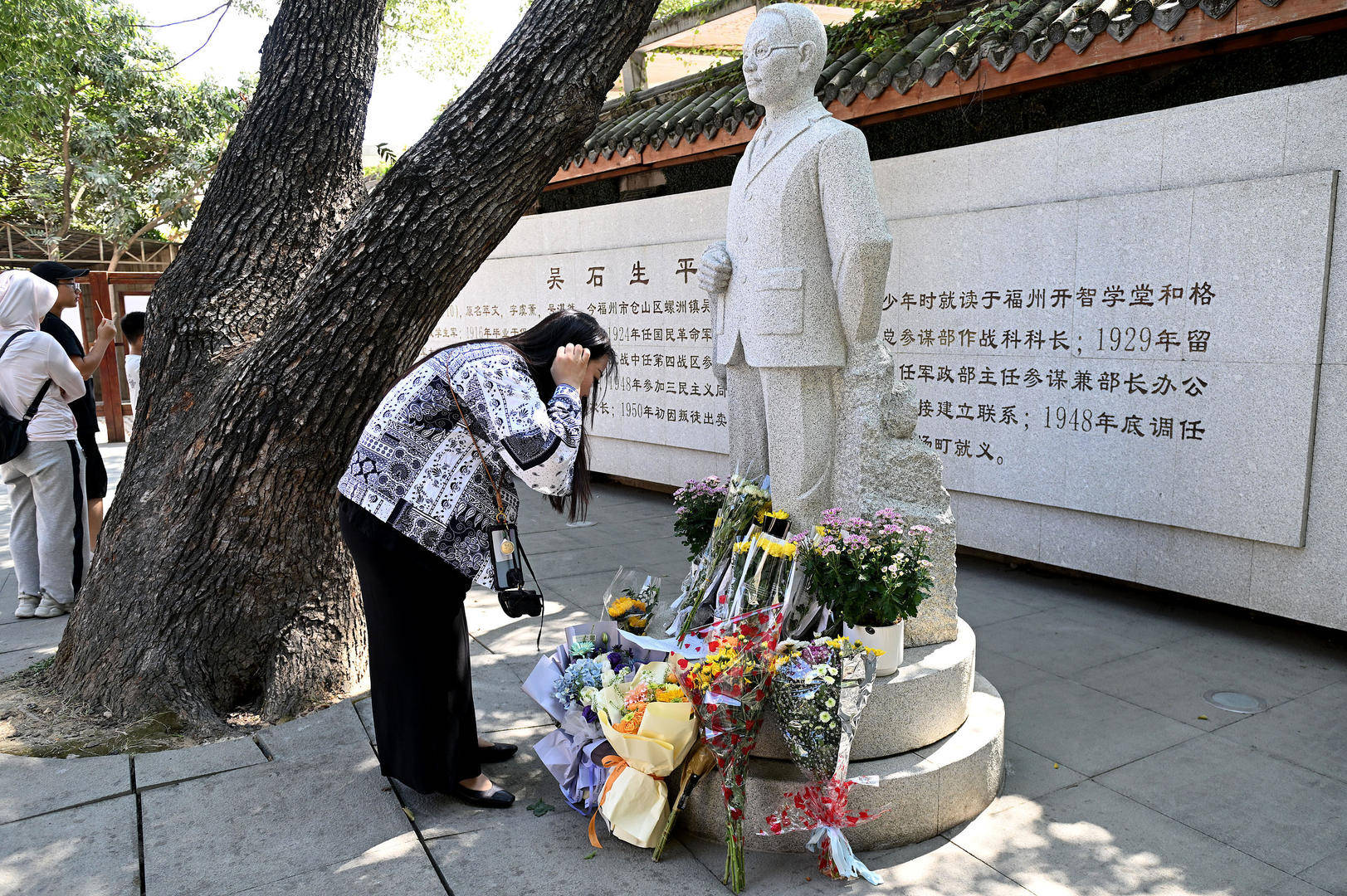《沉默的荣耀》联合出品人：<strong></p>
<p>虚拟币新币</strong>我们最终选择向真实深深鞠躬