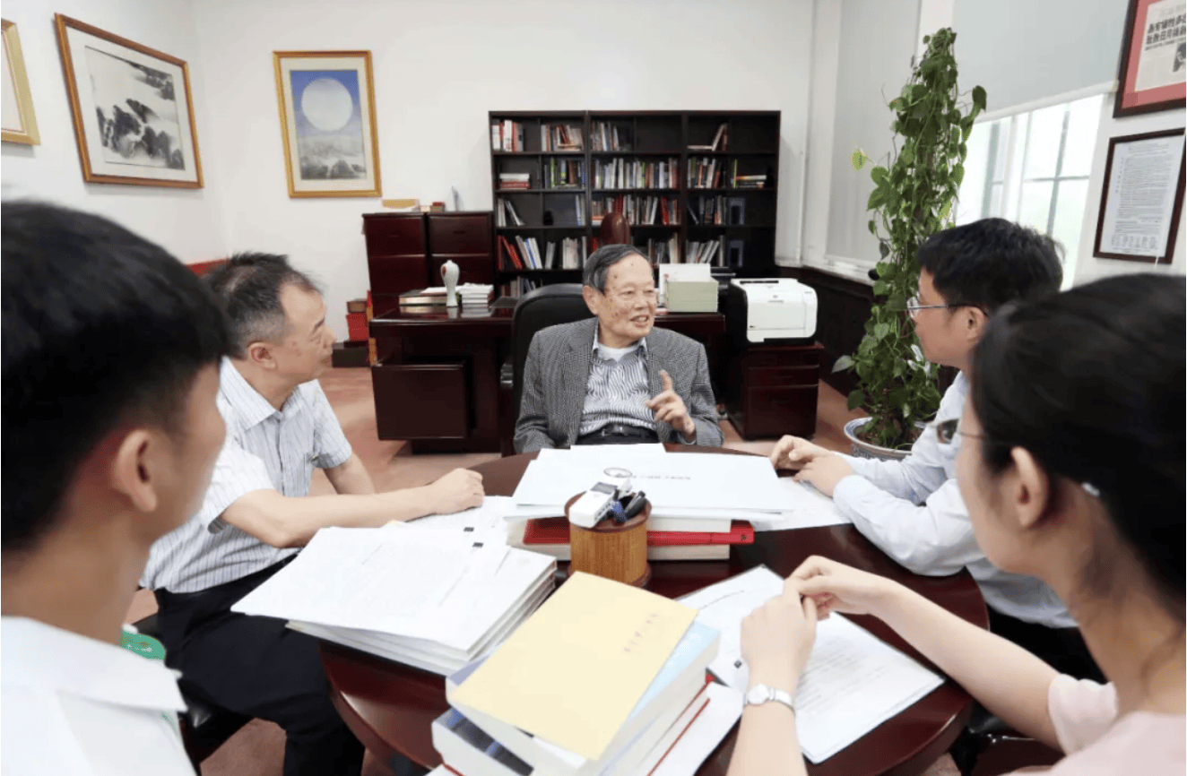 杨振宁为什么连续32年担任东莞理工学院名誉校长<strong></p>
<p>虚拟币新币</strong>？