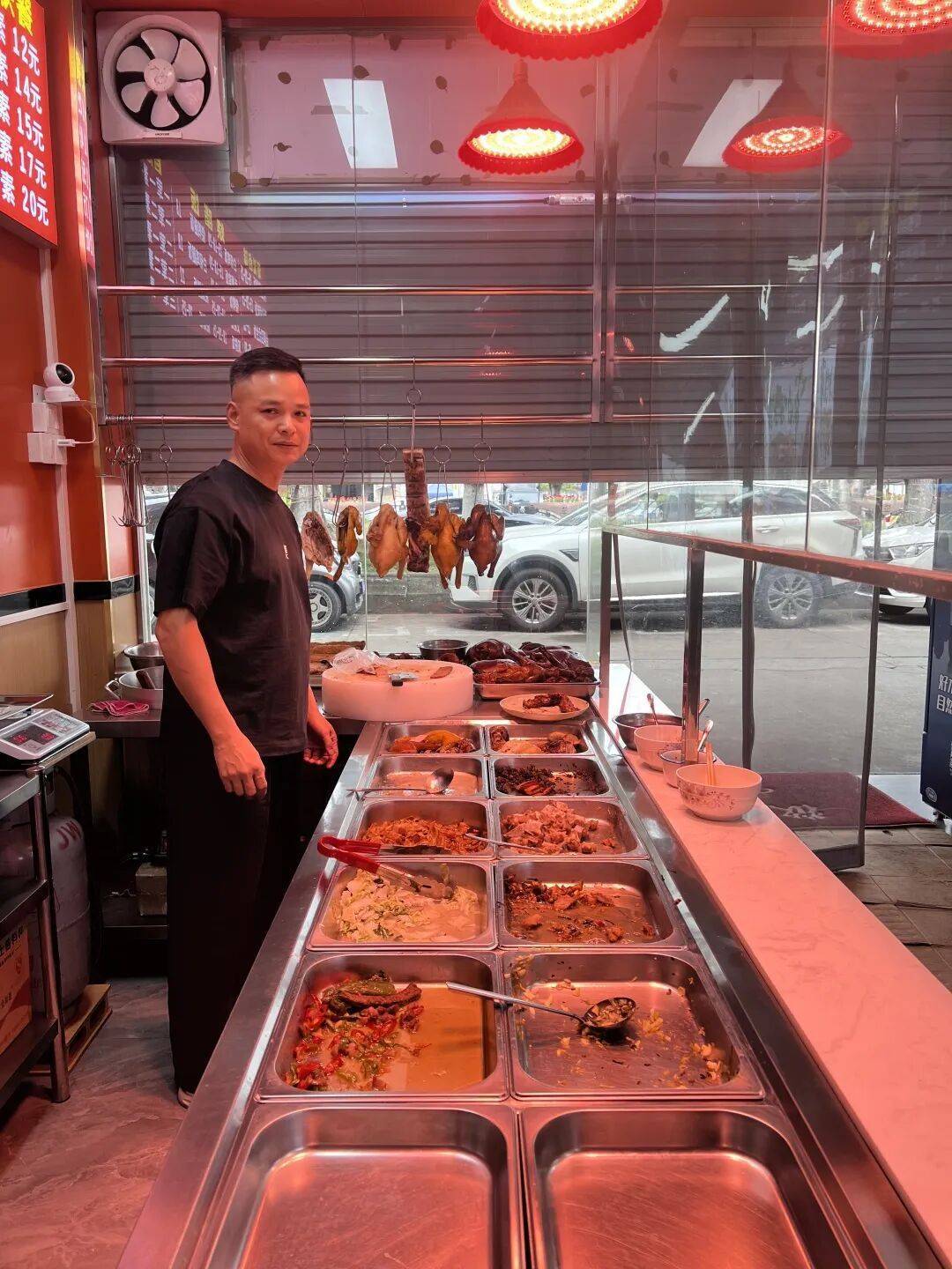 小伙到广州一猪脚饭店吃免费“2号餐”<strong></p>
<p>虚拟币走势图</strong>,突然跪地道谢,老板娘:以后要吃饭就直接过来