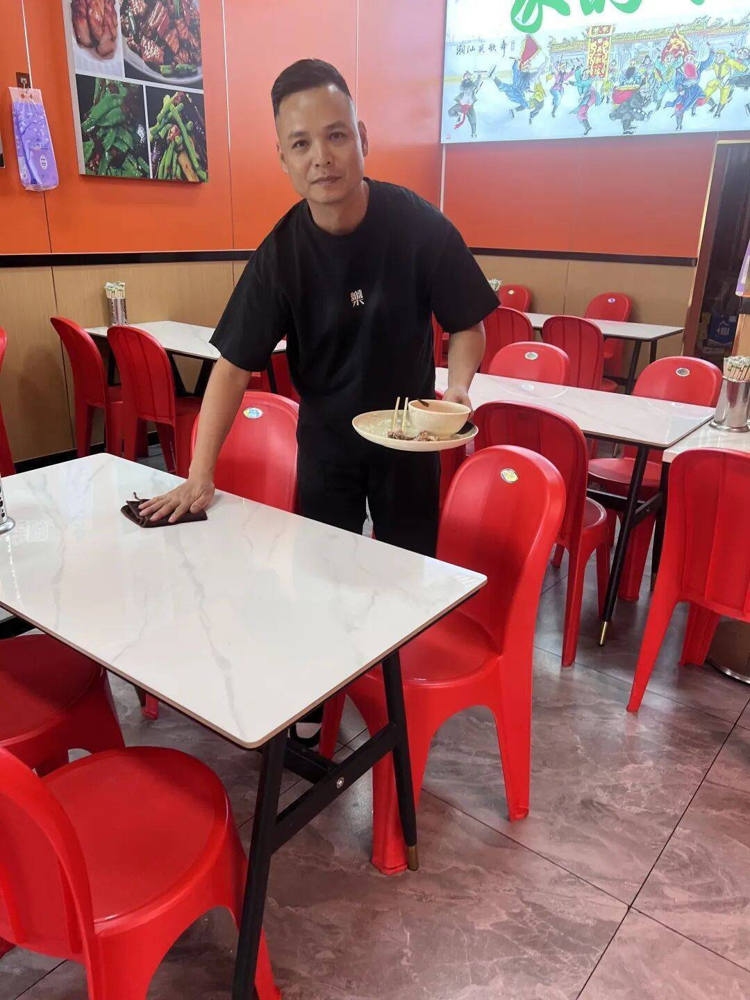 小伙到广州一猪脚饭店吃免费“2号餐”<strong></p>
<p>虚拟币走势图</strong>,突然跪地道谢,老板娘:以后要吃饭就直接过来