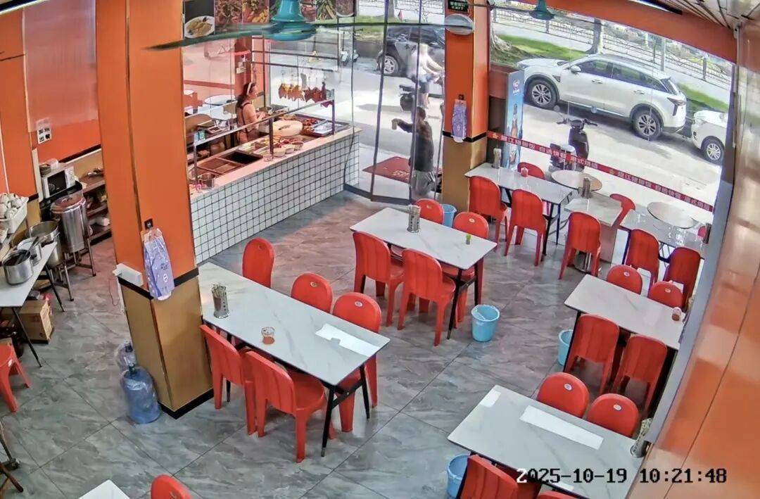 小伙到广州一猪脚饭店吃免费“2号餐”<strong></p>
<p>虚拟币走势图</strong>,突然跪地道谢,老板娘:以后要吃饭就直接过来