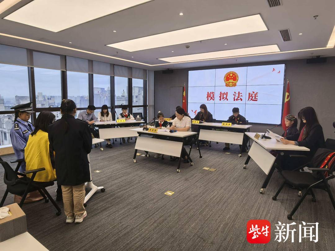 “叔叔是江苏的<strong></p>
<p>虚拟币走势图</strong>,将来一定带你们去看看!”镇江警官不忘承诺,四次组织近百名藏区学子来苏研学