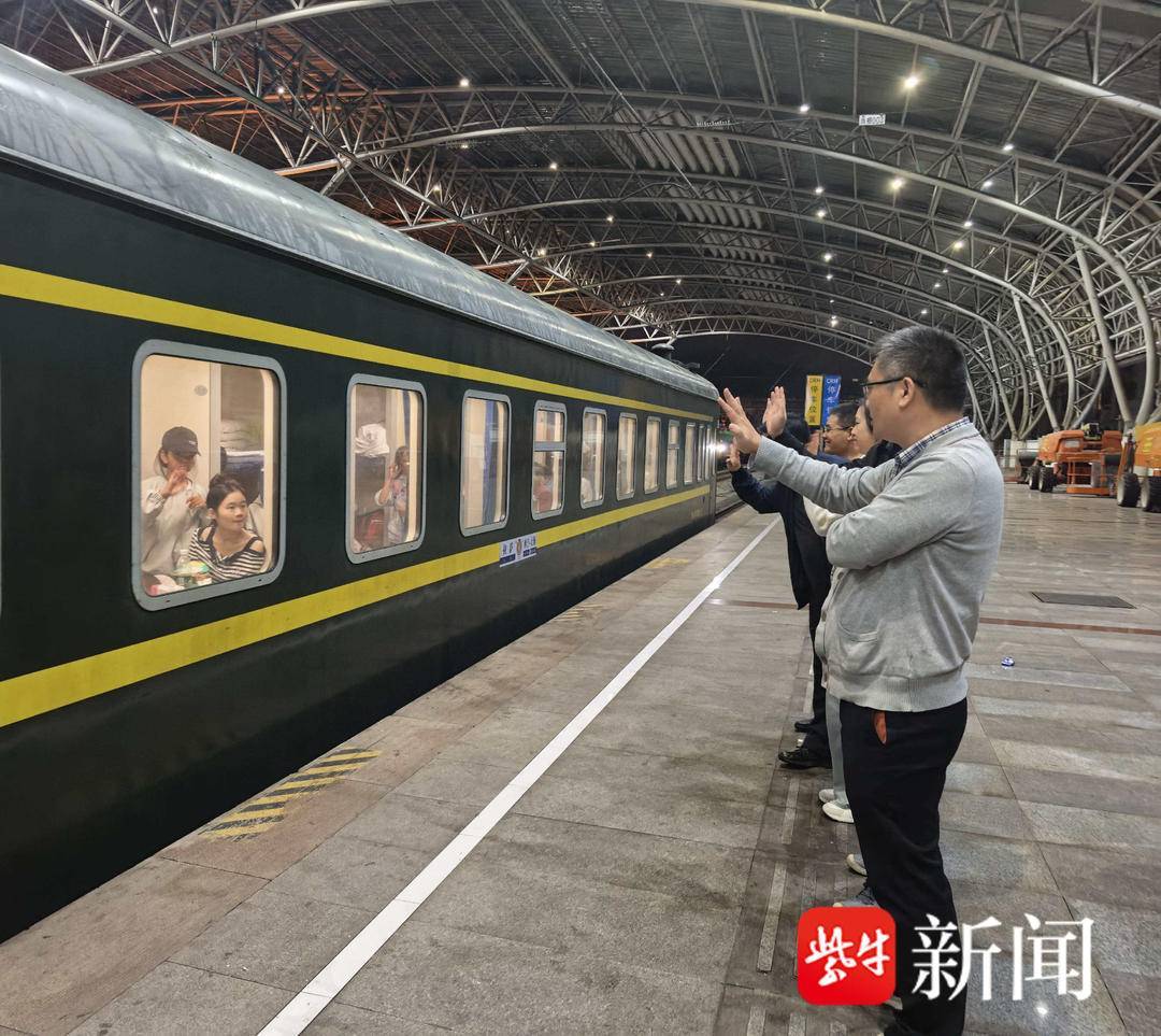 “叔叔是江苏的<strong></p>
<p>虚拟币走势图</strong>,将来一定带你们去看看!”镇江警官不忘承诺,四次组织近百名藏区学子来苏研学