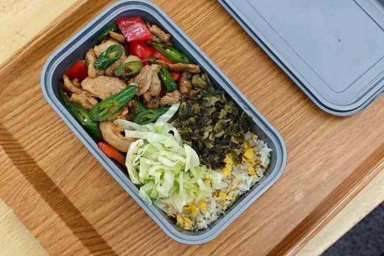 国铁成都局推出17元高铁盒饭：门店现炒，送餐到座