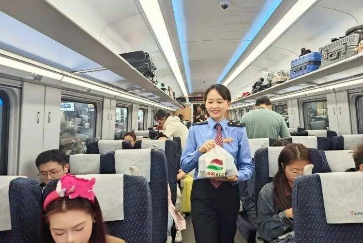 国铁成都局推出17元高铁盒饭：门店现炒<strong></p>
<p>虚拟币资讯</strong>，送餐到座