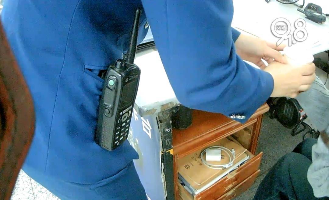 杭州地铁内<strong></p>
<p>虚拟币方案</strong>,女乘客突然崩溃大哭!紧接着……这一幕被拍下