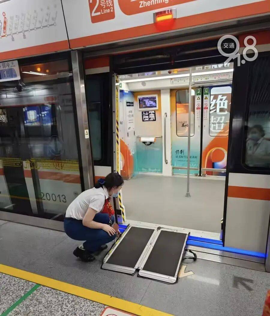 杭州地铁内<strong></p>
<p>虚拟币方案</strong>,女乘客突然崩溃大哭!紧接着……这一幕被拍下