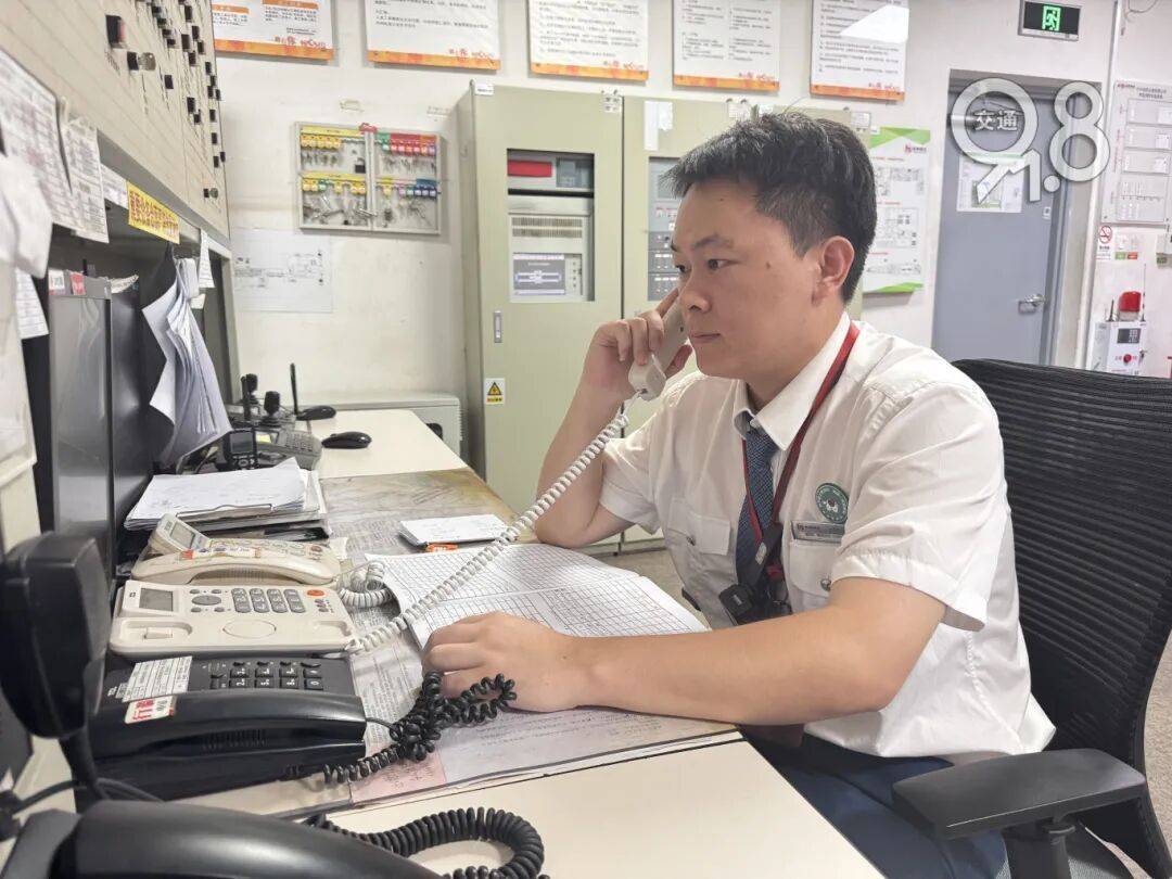 杭州地铁内<strong></p>
<p>虚拟币方案</strong>,女乘客突然崩溃大哭!紧接着……这一幕被拍下