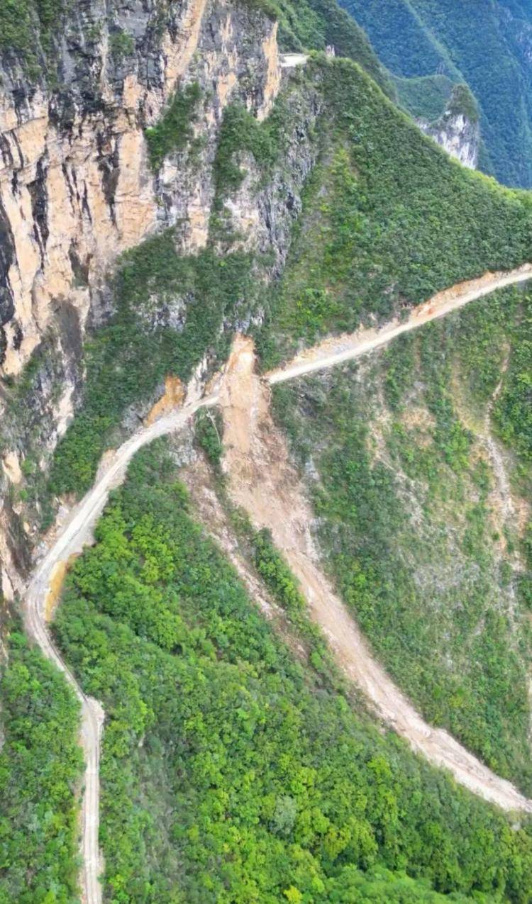 重庆网红“挂壁公路”垮塌<strong></p>
<p>飞币虚拟币</strong>，附近村民外出绕行已半月盼修复，当地：已完成排危，正在修