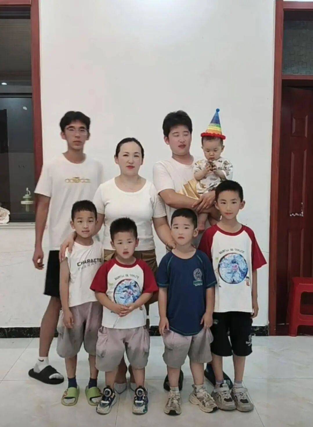 85后夫妻16年生<strong></p>
<p>国家禁止虚拟币</strong>了6个儿子：一直想生个女儿