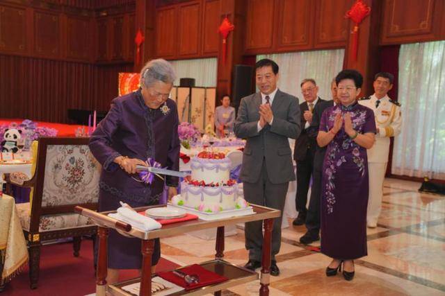 连续有两位国王访华<strong></p>
<p>国家禁止虚拟币</strong>，其中一位是建交以来首访，证明了什么？