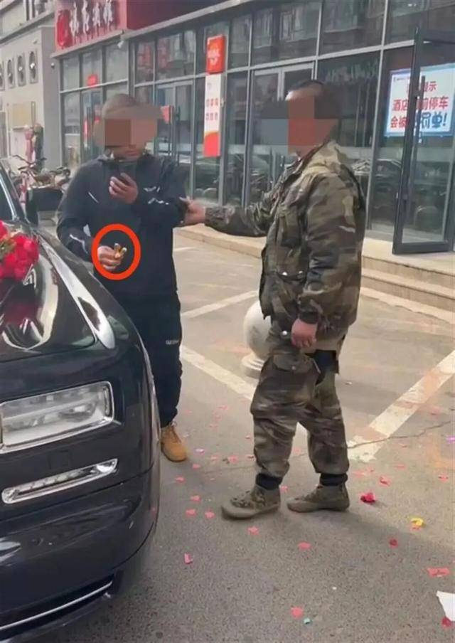 婚车遭拦截索要50条烟作为喜钱<strong></p>
<p>国家禁止虚拟币</strong>，双方僵持1小时，新人无奈打车离去！