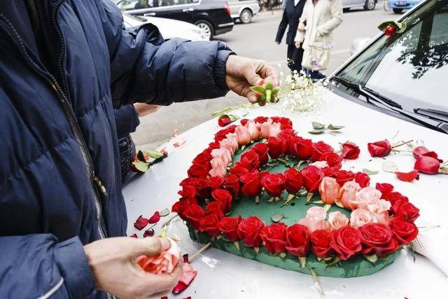 婚车遭拦截索要50条烟作为喜钱<strong></p>
<p>国家禁止虚拟币</strong>，双方僵持1小时，新人无奈打车离去！