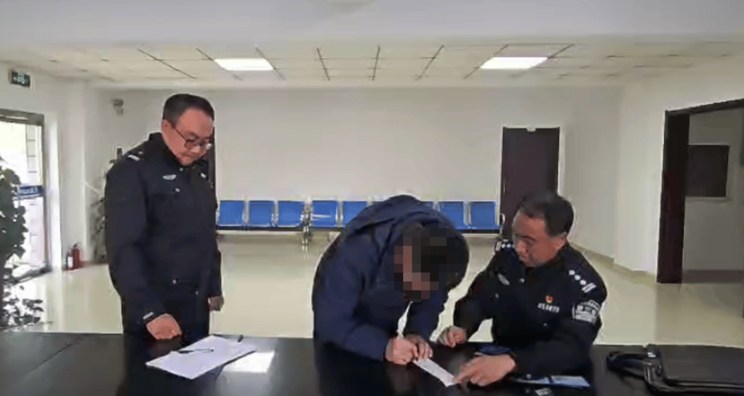 8人穿“警服”为婚礼开路？后续来了<strong></p>
<p>虚拟币商城开发</strong>！