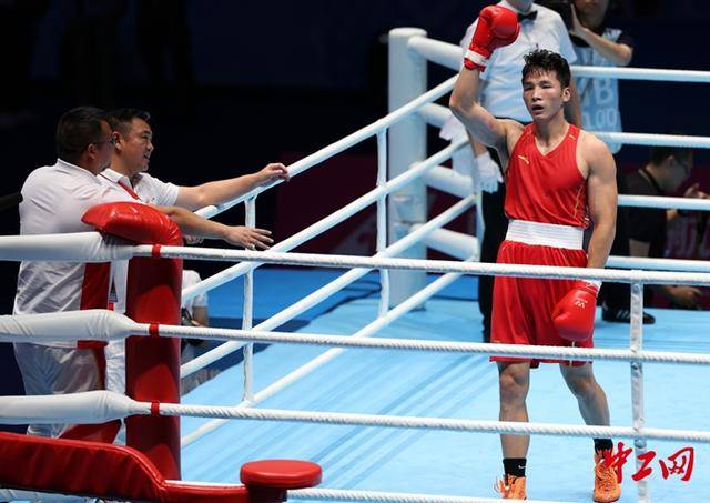 全运会拳击男子80公斤级决赛<strong></p>
<p>虚拟币商城开发</strong>，王小保夺冠！