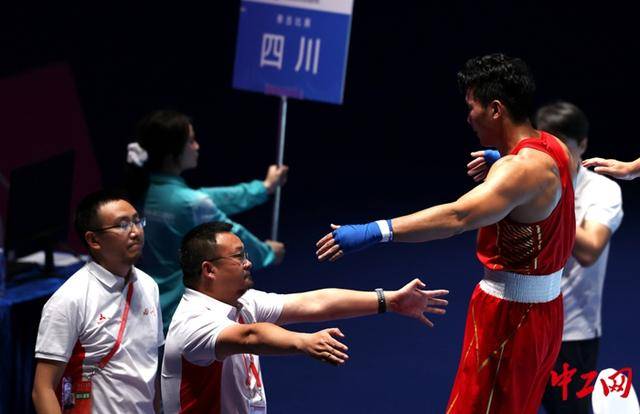 全运会拳击男子80公斤级决赛<strong></p>
<p>虚拟币商城开发</strong>，王小保夺冠！