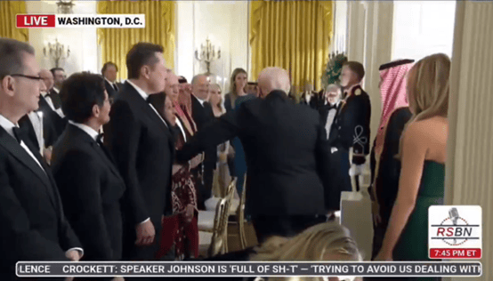 “特马”又同框<strong></p>
<p>储备币虚拟币</strong>!马斯克现身白宫 出席特朗普与沙特王储晚宴