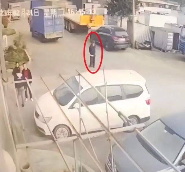 阳江95岁老翁车祸住院3月去世<strong></p>
<p>虚拟q币充值器</strong>，鉴定称自身因素系死亡主因；司机被判一年两个月不断申诉，广东高院：量刑明显不当将再审