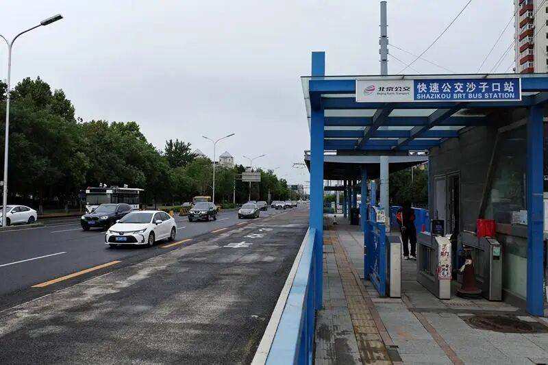 北京快速公交1路前门等4处站台将拆除<strong></p>
<p>虚拟q币充值器</strong>，终点站迁至南二环外