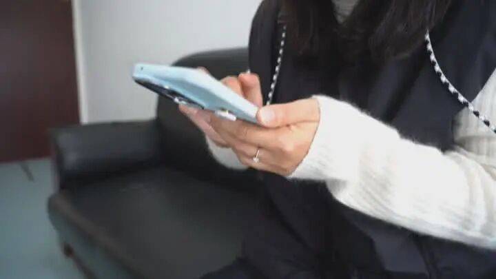 扬州一女子刷短视频惹祸：偷偷去银行取了6万现金<strong></p>
<p>湖南虚拟币</strong>，结果……