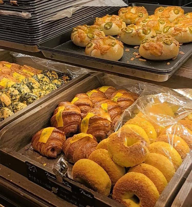 30元的蛋挞、50元的吐司、“店里永远排长队”……面包咋越来越贵？