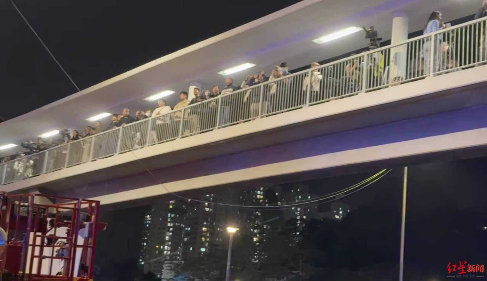 红星新闻实探香港宏福苑大火现场：警员称第一次遇到这么大火<strong></p>
<p>虚拟龙凤币</strong>，餐厅老板自发为救援人员送餐