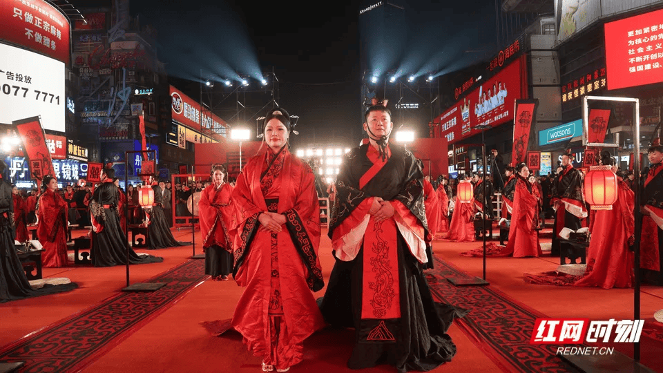 汶川地震被救起的女孩<strong></p>
<p>虚拟币之家</strong>，17年后和救她的军人结婚了