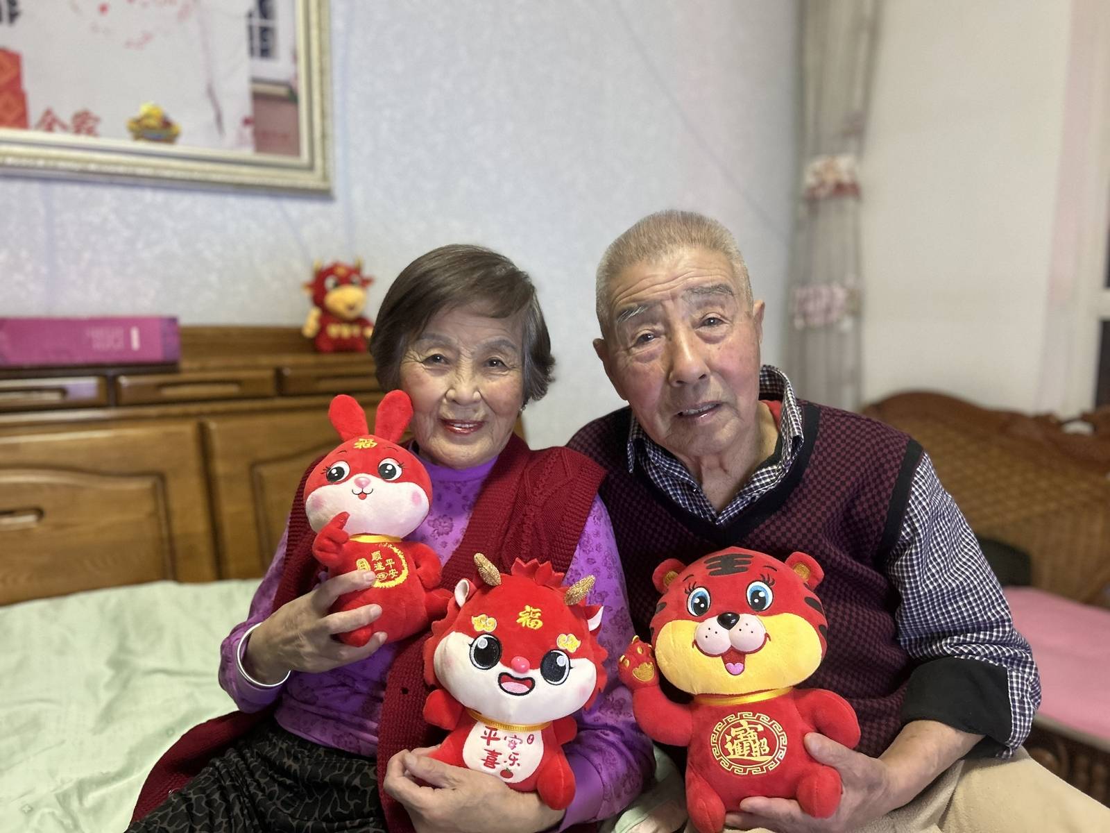 女子晒照对比奶奶自爷爷去世9个月后变化：再也不是时髦的老太太了<strong></p>
<p>虚拟钻石币</strong>，评论区泪目