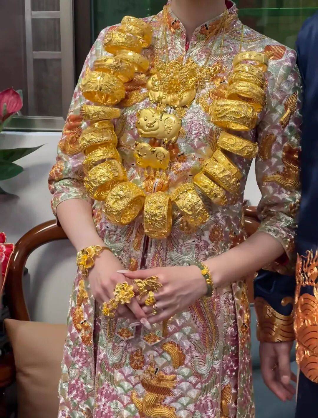 潮汕老板卖0.1克黄金<strong></p>
<p>如何挖虚拟币</strong>，今年已进账62亿