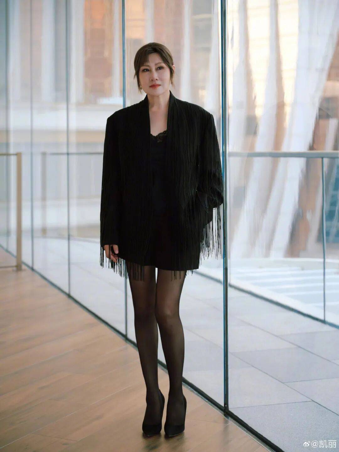 63岁女演员张凯丽晒照<strong></p>
<p>小蚁虚拟币</strong>，黑丝袜配高跟鞋，曾表示：年龄阻挡不了追求美的脚步