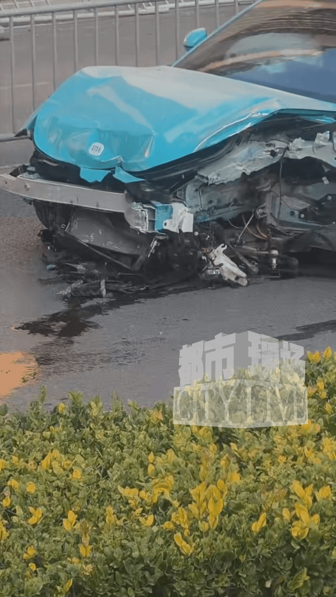 安徽一小米SU7撞翻几十米护栏<strong></p>
<p>虚拟币比特股</strong>，目击者称车辆前轮脱落后才刹停，当地交警回应