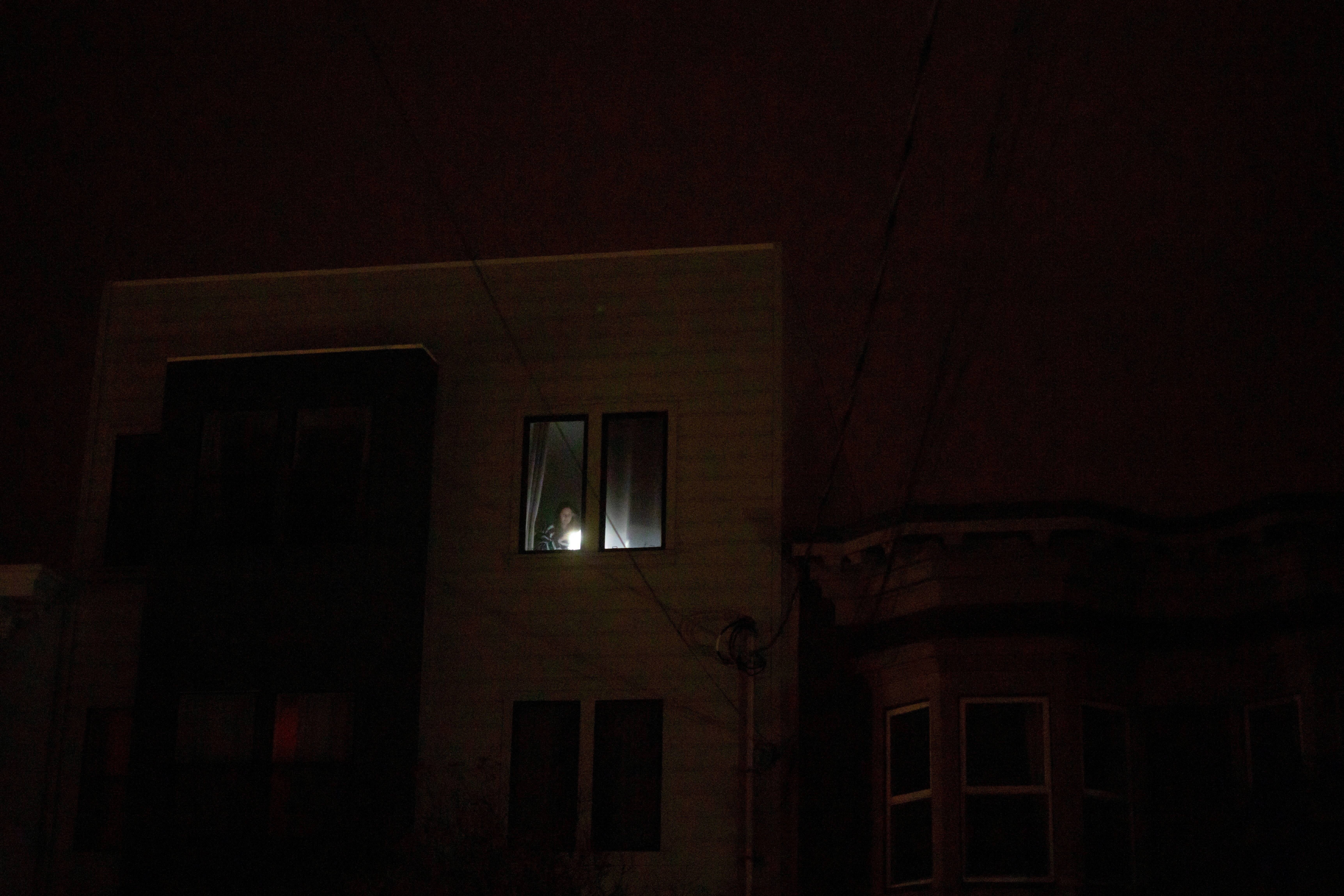 (外代一线)美国旧金山市仍有用户未恢复供电