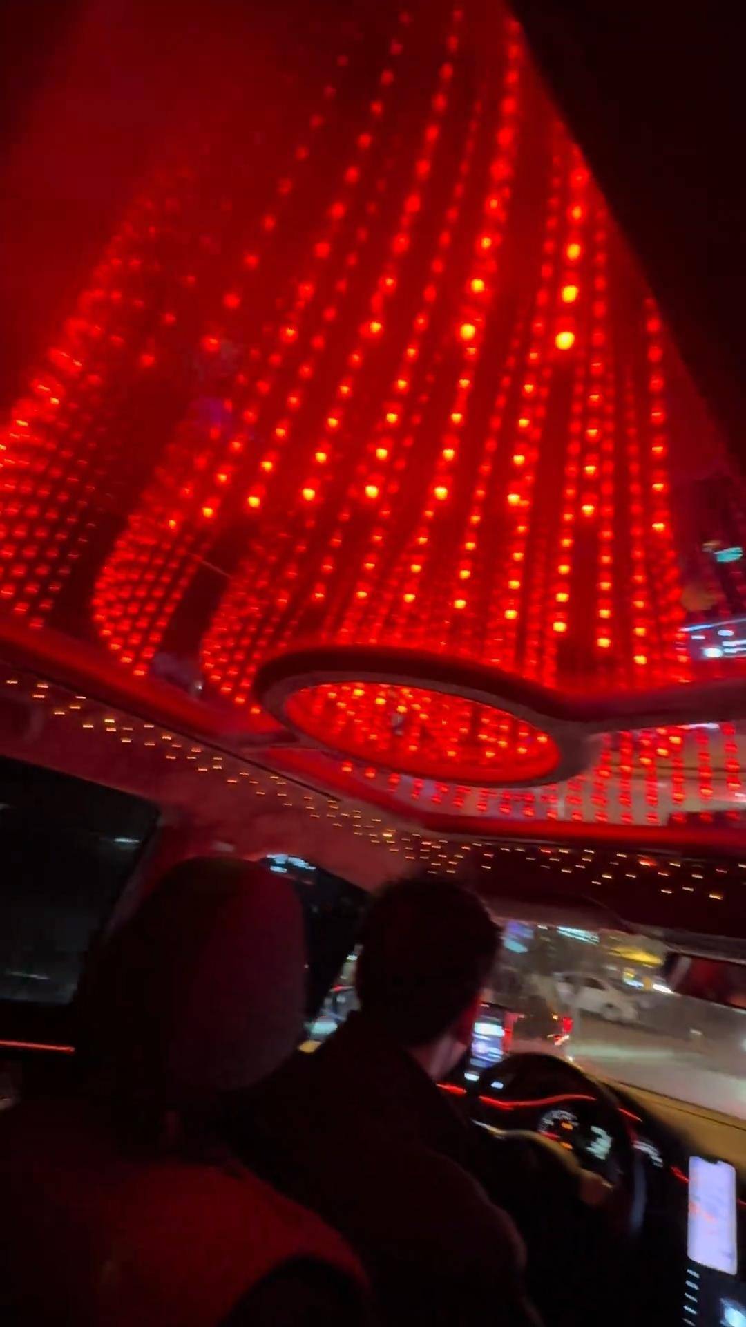 长春一女子打车遇“最炫出租车”<strong></p>
<p>虚拟币监控</strong>，车顶被改装为绚丽星空顶，网友：打车竟然打到了移动KTV