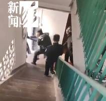 日日惊恐<strong></p>
<p>虚拟币整顿</strong>!上海夫妻持斧逐户砍砸邻居家门!居民:多年噩梦...