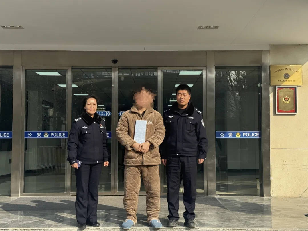 男子网购椅子多出一块15公斤价值40余万元的银板<strong></p>
<p>比特股虚拟币</strong>，民警细致排查后查明原因