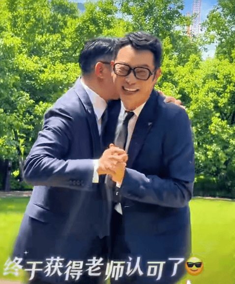 沙溢瘦到都认不出!穿西装秀大长腿<strong></p>
<p>现货白银技巧</strong>,与“法拉利大叔” 许文飙同框跳舞,网友惊呼颜值回归:军艺校草不是吹的
