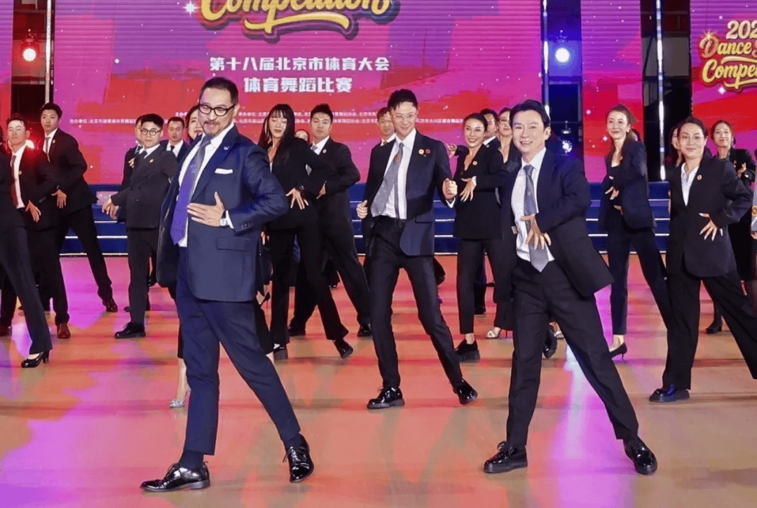 沙溢瘦到都认不出!穿西装秀大长腿<strong></p>
<p>现货白银技巧</strong>,与“法拉利大叔” 许文飙同框跳舞,网友惊呼颜值回归:军艺校草不是吹的