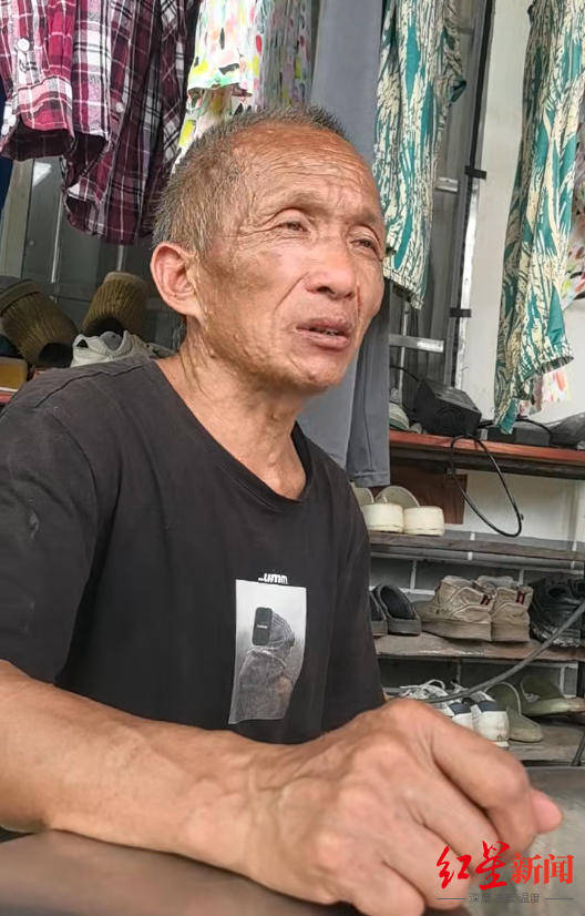凌晨2点打电话叫醒村民的“谢会计”遇难<strong></p>
<p>如何做现货</strong>，妻子弟弟仍失联